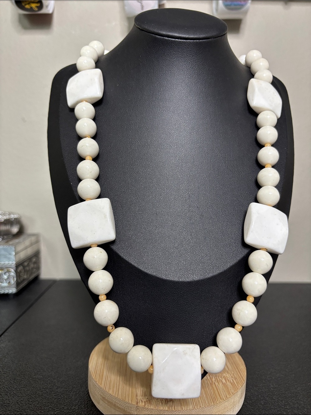 Vintage White Statement Acrylic Beaded Necklace - Classic Women Jewelry